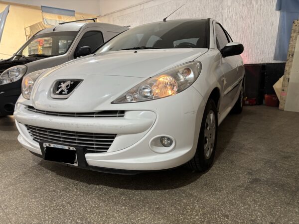 207 Compact XS 2013 - Image 2