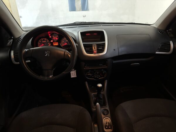 207 Compact XS 2013 - Image 4