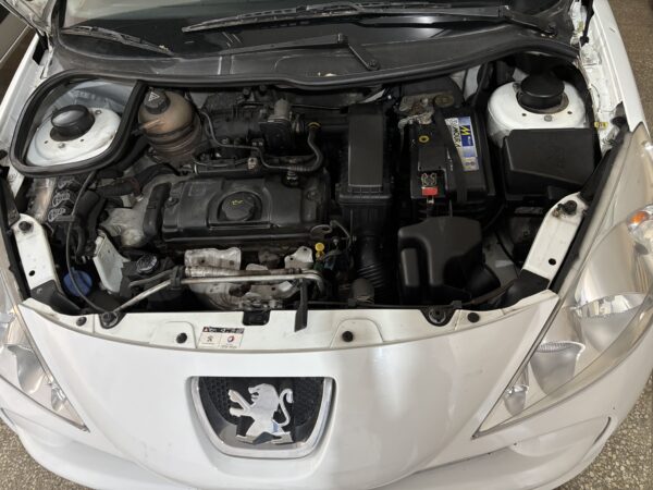 207 Compact XS 2013 - Image 8